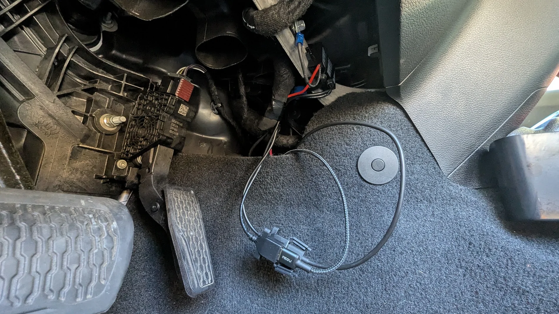 Jeep Gladiator Ignition USB - Installed! 1787430363096-ja