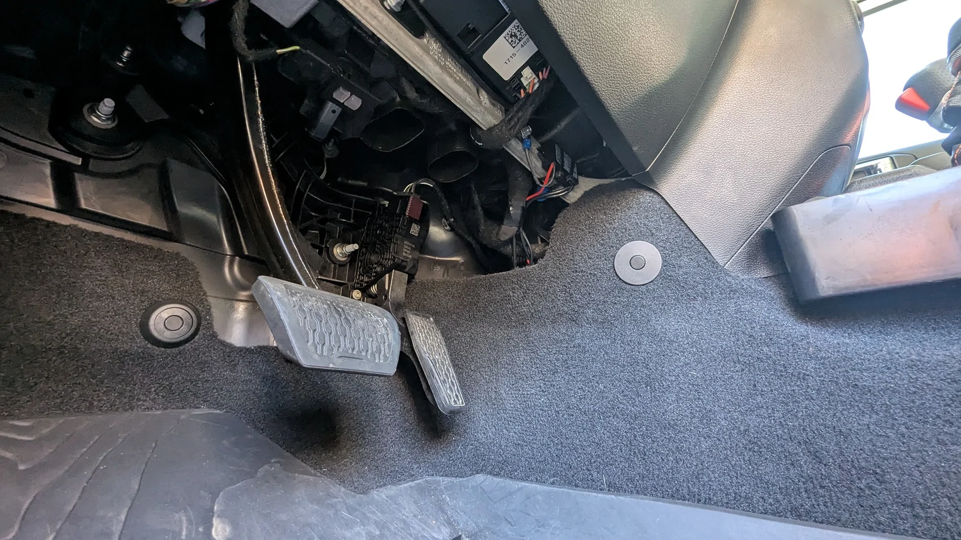 Jeep Gladiator Ignition USB - Installed! 1787430383901-vf