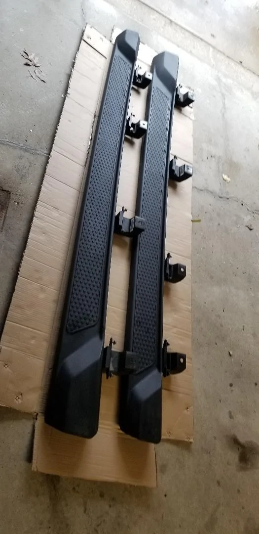 Jeep Gladiator OEM side steps from 2020 Jeep Gladiator Overland Overland Steps