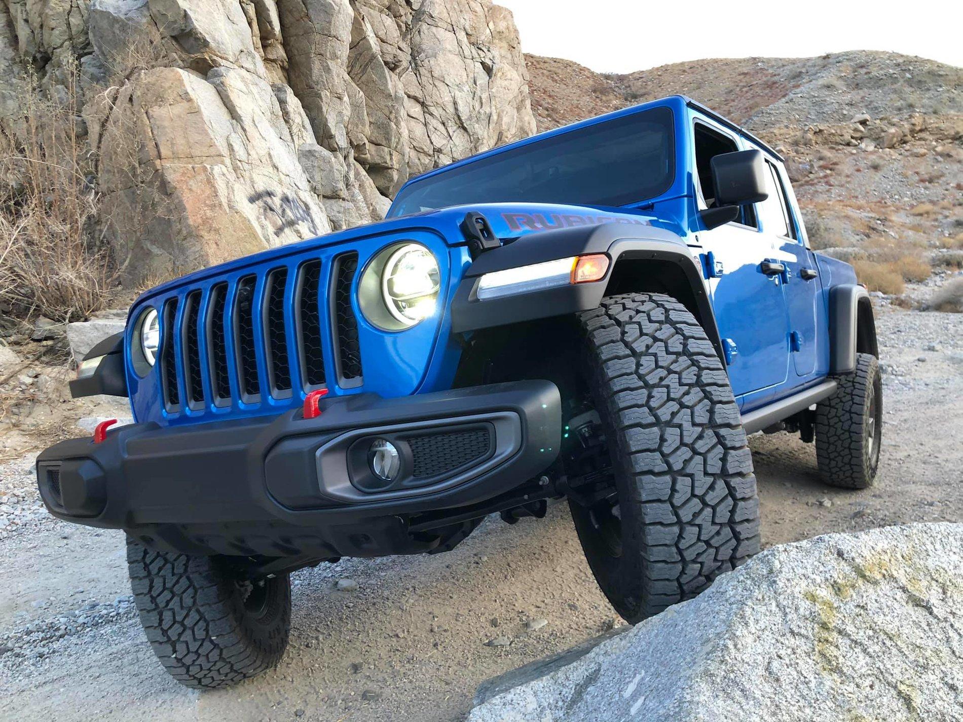 Jeep Gladiator HYDRO BLUE PEARL Gladiator JT Club 79034057_10220326738348926_4832084361165668352_o-2