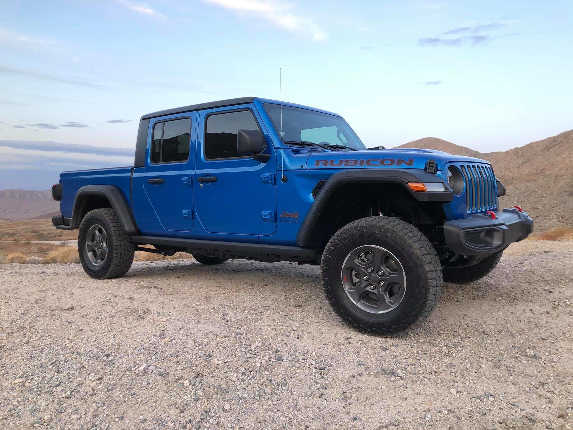 Jeep Gladiator HYDRO BLUE PEARL Gladiator JT Club 77028388_10220326740268974_7958486000471113728_o