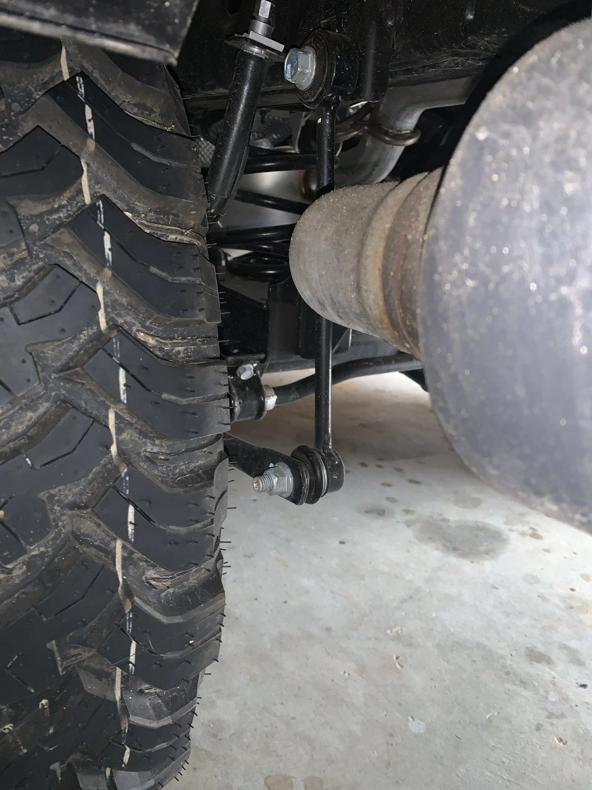 Jeep Gladiator Tire in relation to exhaust E352A931-1760-426A-8BE5-35A43B2E5689