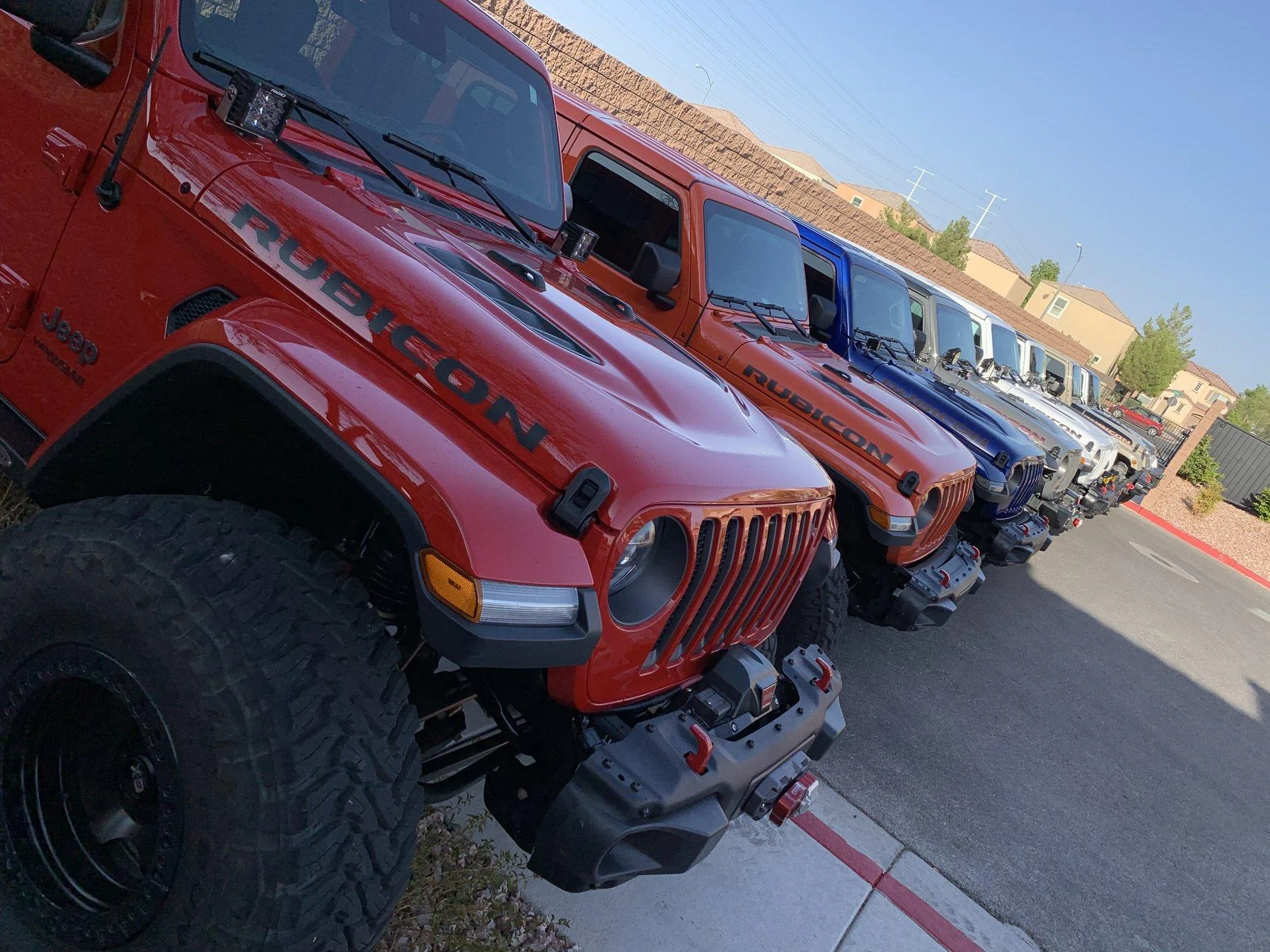 Jeep Gladiator Jeeps Parking Next To Jeeps 73EB00B1-1314-4D95-8BAF-45D5FB9AF31D