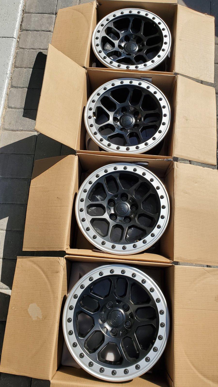 Jeep Gladiator 4 Mopar beadlock wheels 20191130_132132