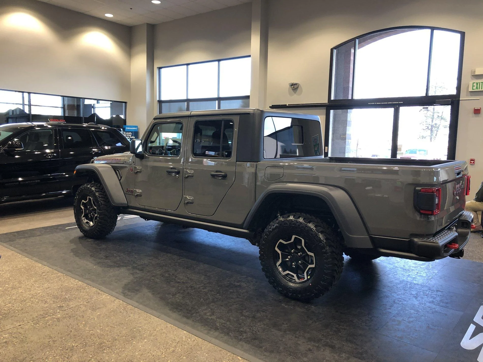 Jeep Gladiator 5 Rubicon MT tires on the upgraded wheels 66F98F66-F10C-4A9A-8F63-C74A98313FA1