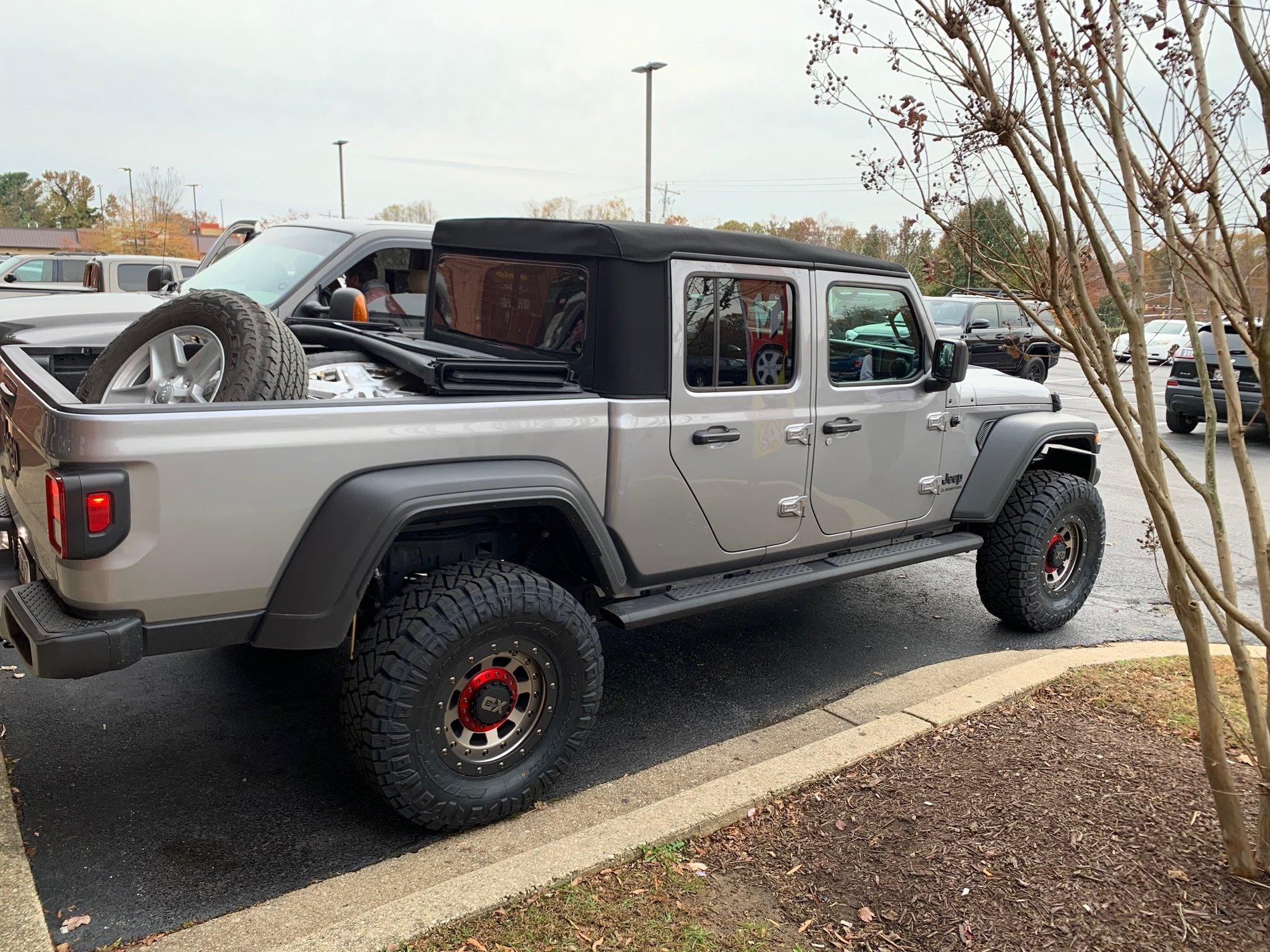 Jeep Gladiator BILLET SILVER Gladiator JT Club GladiatorLifted2