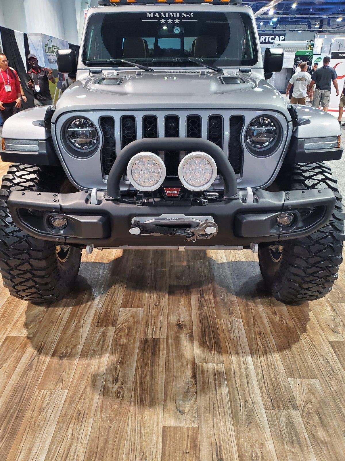 Jeep Gladiator Maximus-3 JT Hoops and Stinger 20191106_105638