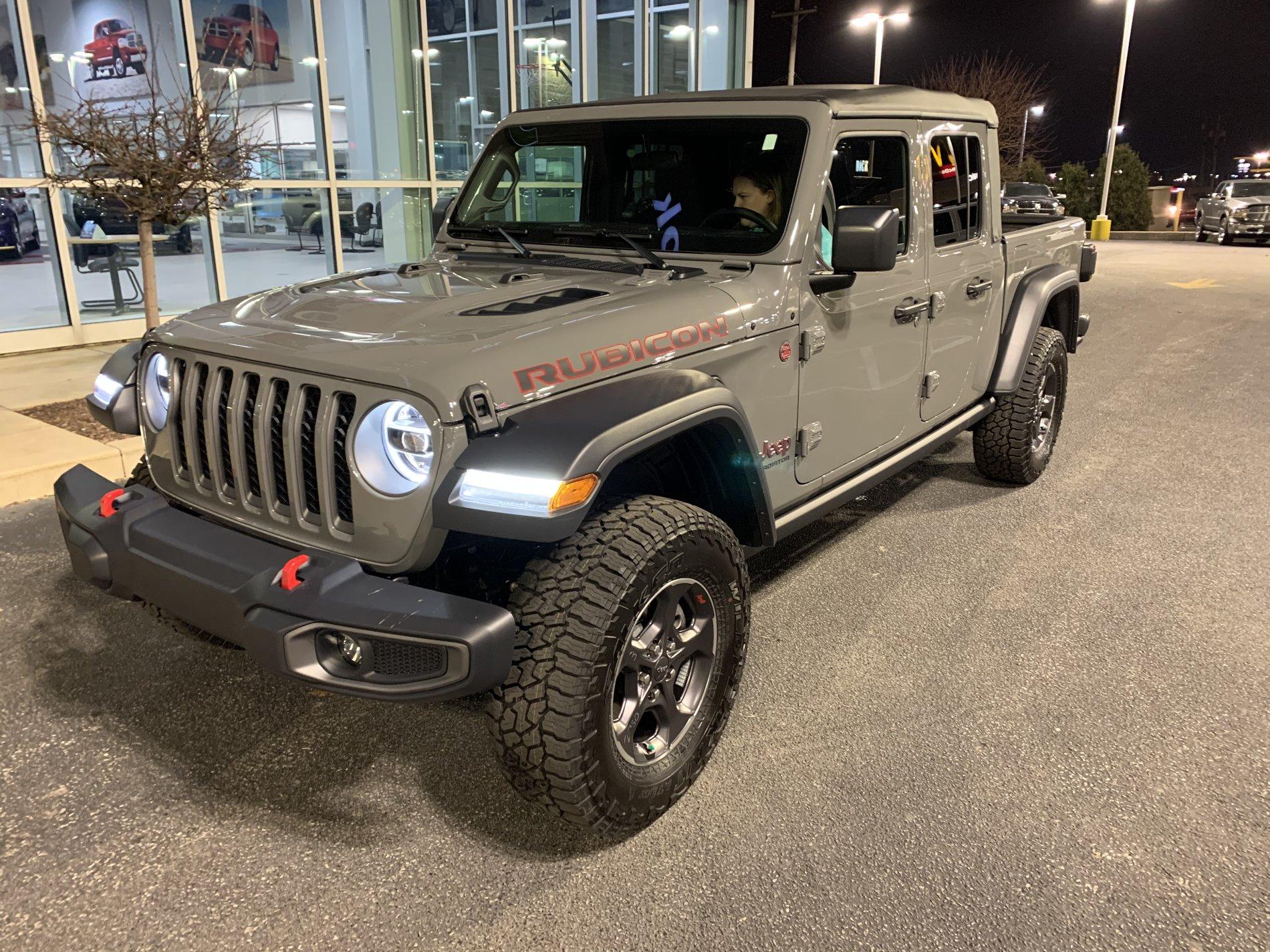 Jeep Gladiator Rubicon difference with and without trailer tow package Photo Nov 29, 19 25 09