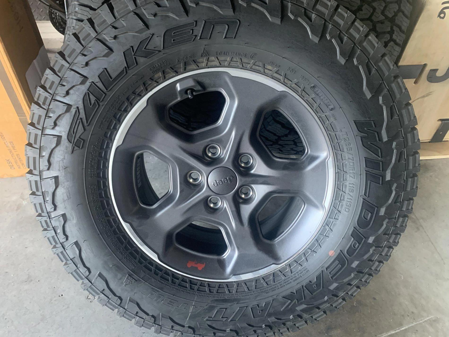 Jeep Gladiator Rubicon wheels & tires w/ TPMS sensors 16DB6E63-6F0C-4F48-B81F-2AE690A5F17F