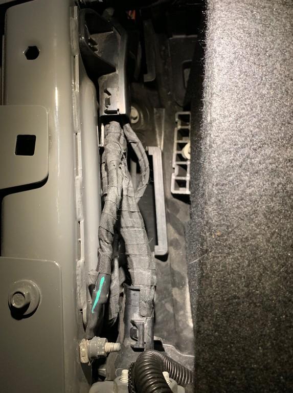 Jeep Gladiator Help, cannot find aux switch wiring under hood rBqgfM