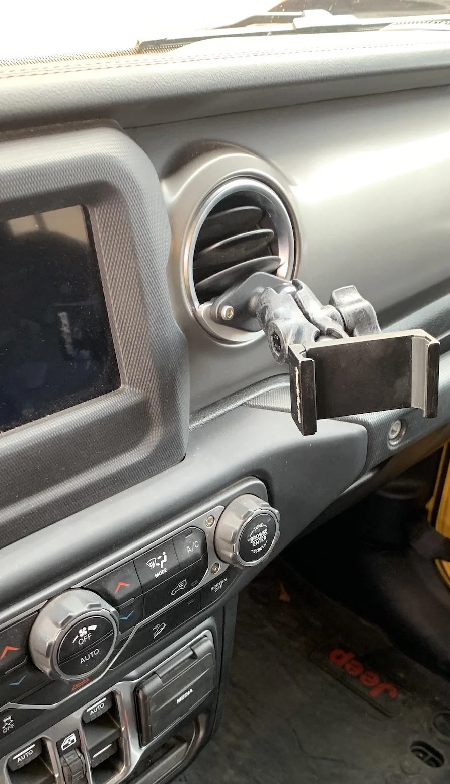 Jeep Gladiator Phone Solutions IMG_3336 2
