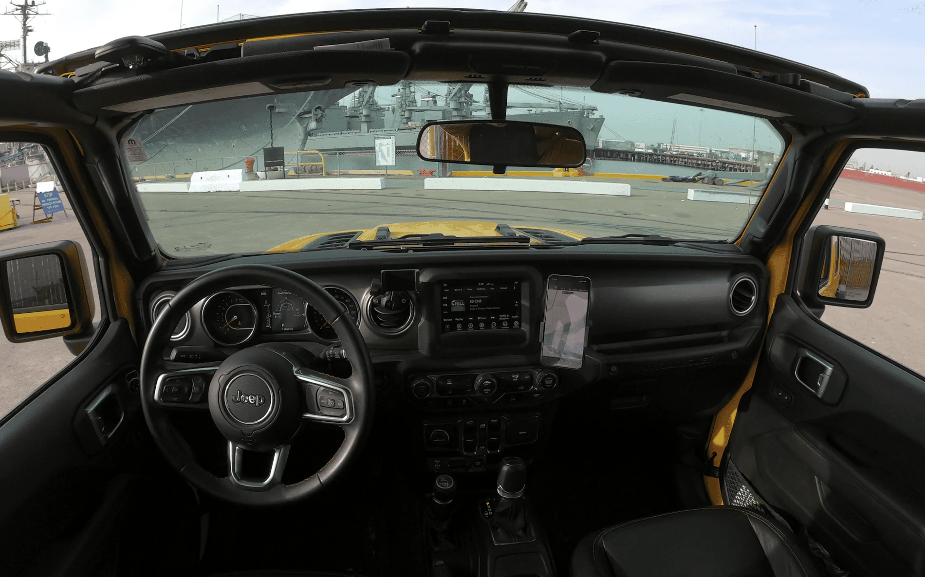 Jeep Gladiator Phone Solutions Dash Mount