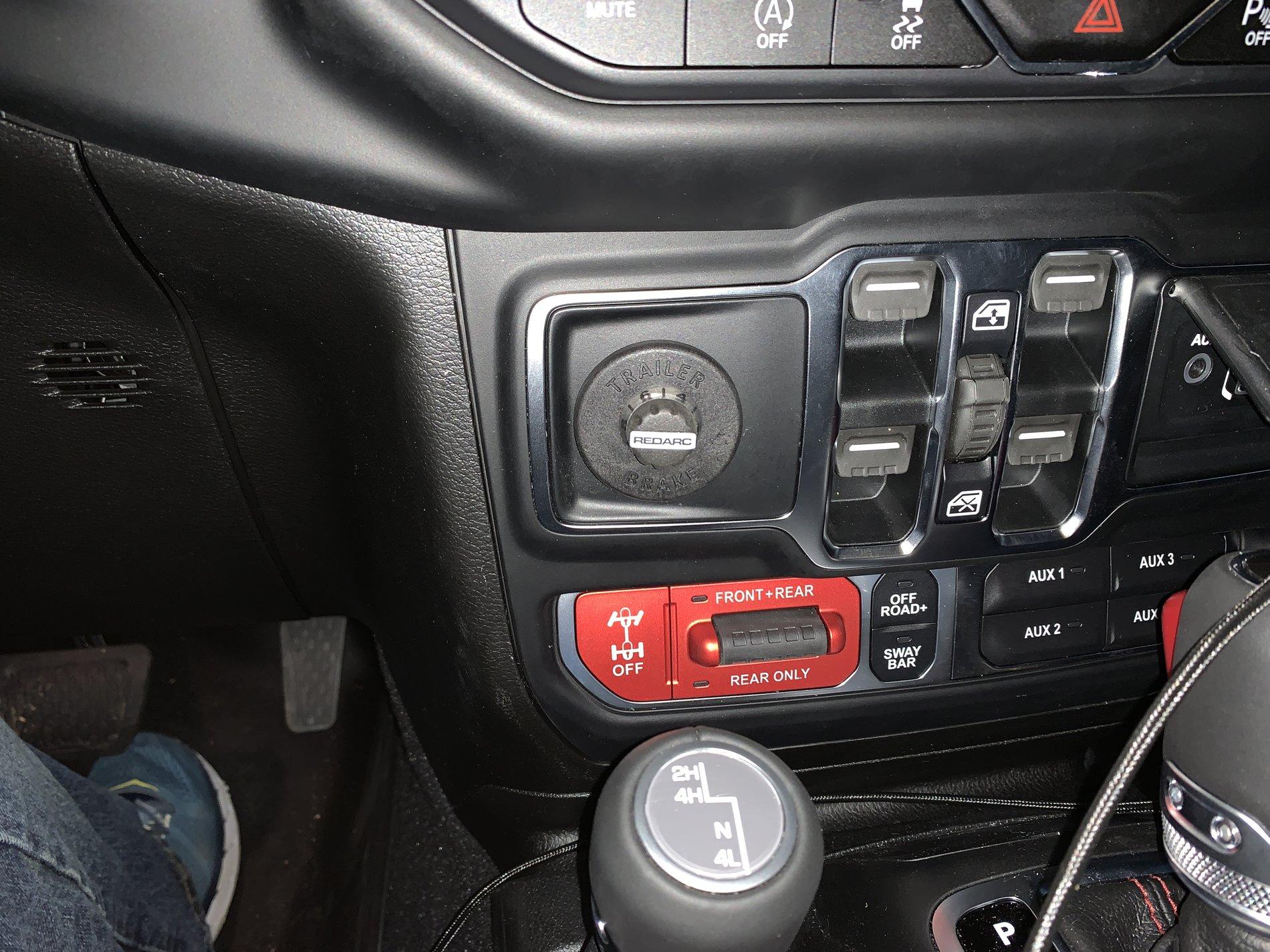Jeep Gladiator Where in your interior did you mount your brake controller? IMG_5320.JPG