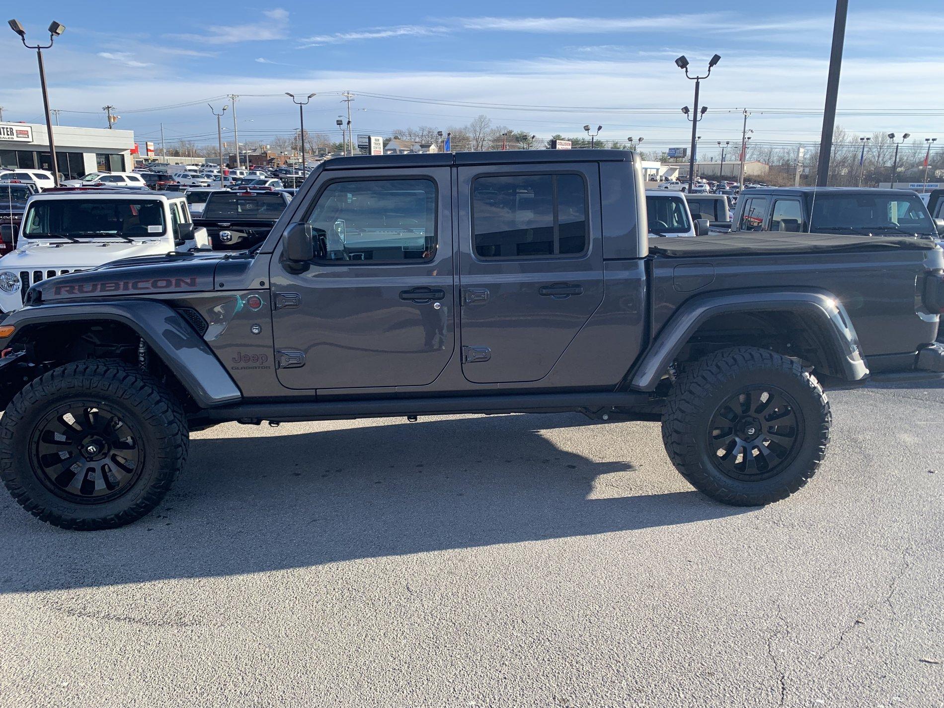 Jeep Gladiator GRANITE CRYSTAL JT Gladiator Club B729FB07-58B3-47D6-975A-5ABD715B84B4