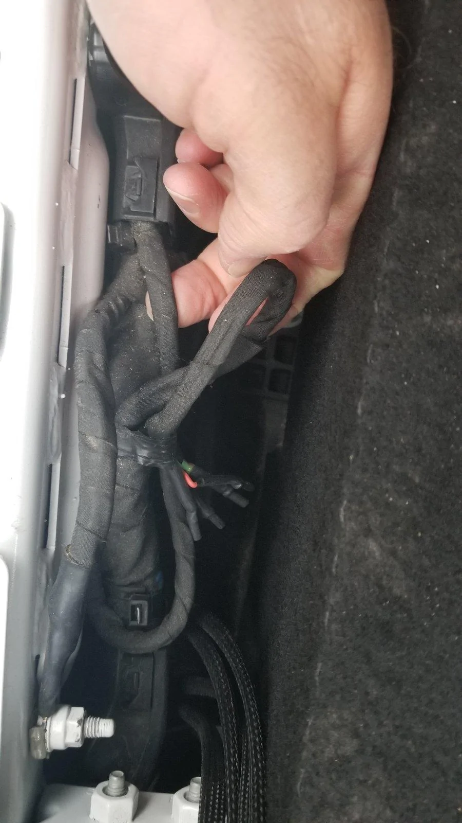 Jeep Gladiator Help, cannot find aux switch wiring under hood 20191203_160057