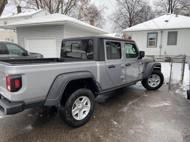 Jeep Gladiator BILLET SILVER Gladiator JT Club 9AA6534A-F3CB-4AE9-AD91-EEEF0AF48738