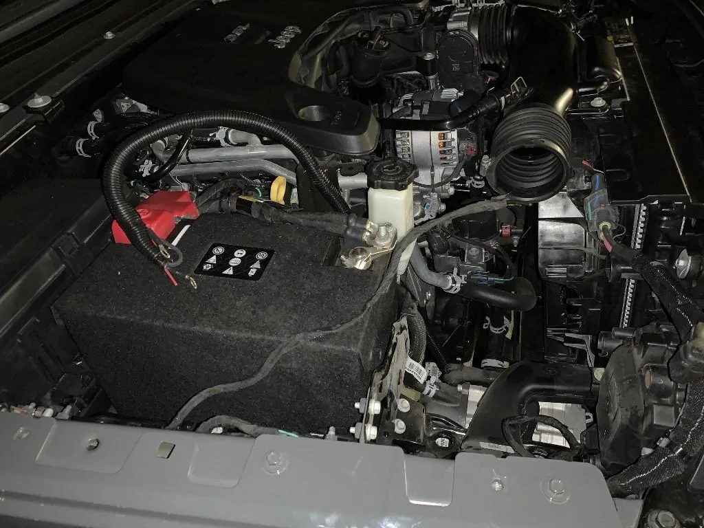 Jeep Gladiator Help, cannot find aux switch wiring under hood DnrMhF