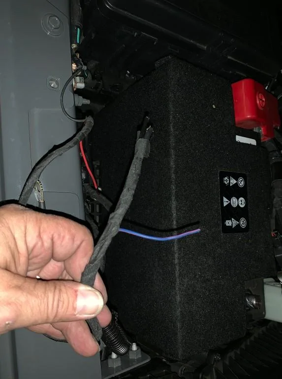 Jeep Gladiator Help, cannot find aux switch wiring under hood HFXa3g