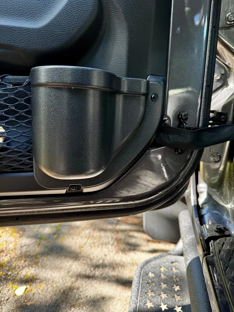 Jeep Gladiator Sunpie Door Cupholder Install IMG_2040
