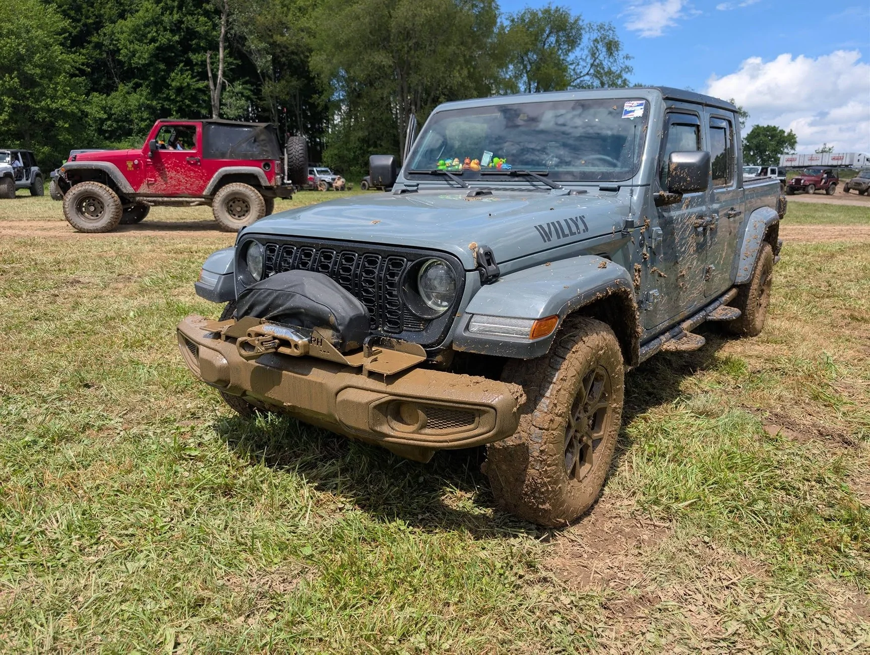 Jeep Gladiator Leveling a Willys with a winch Gladiator