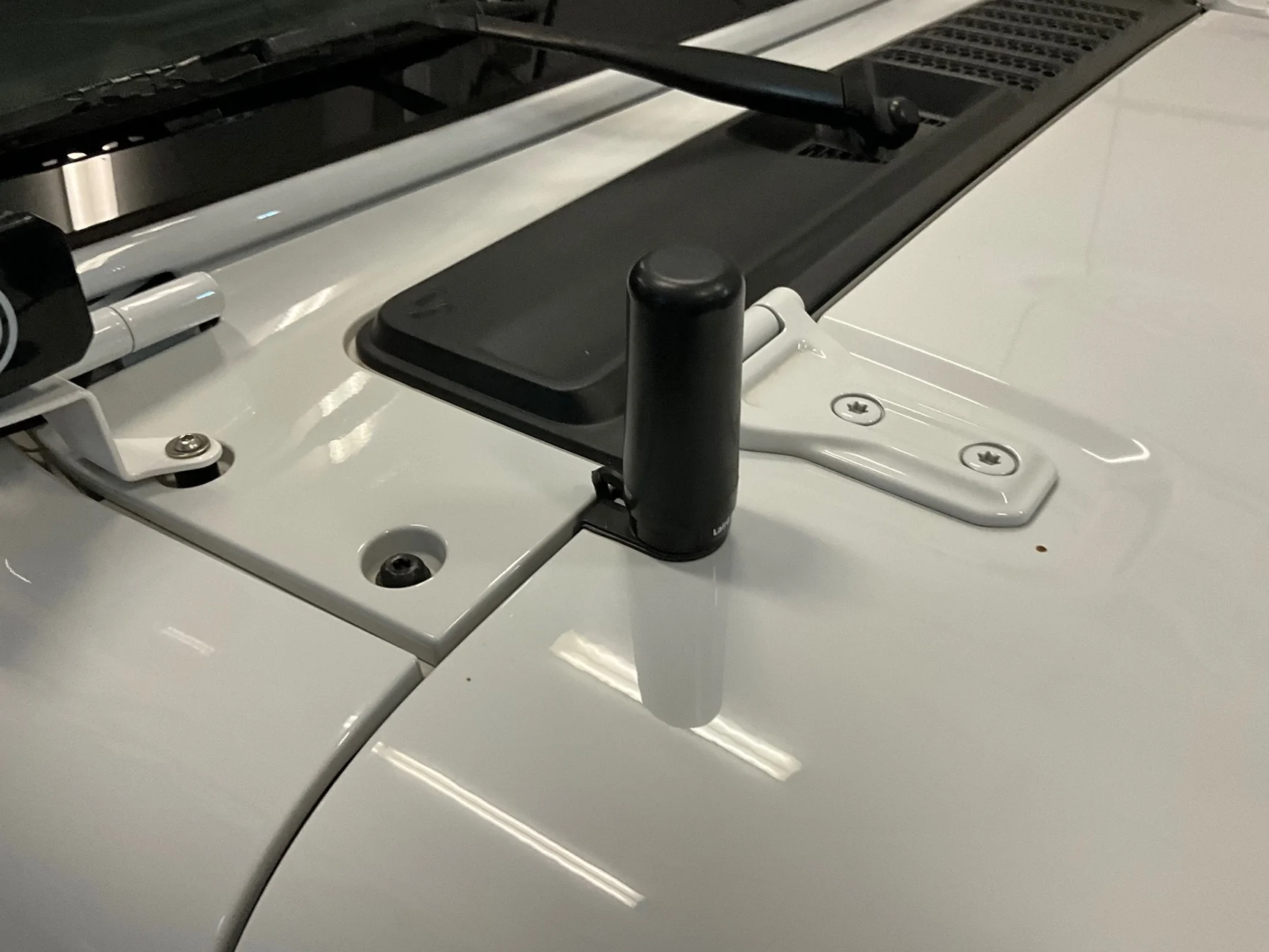 Jeep Gladiator Another midland antennae question IMG_0099