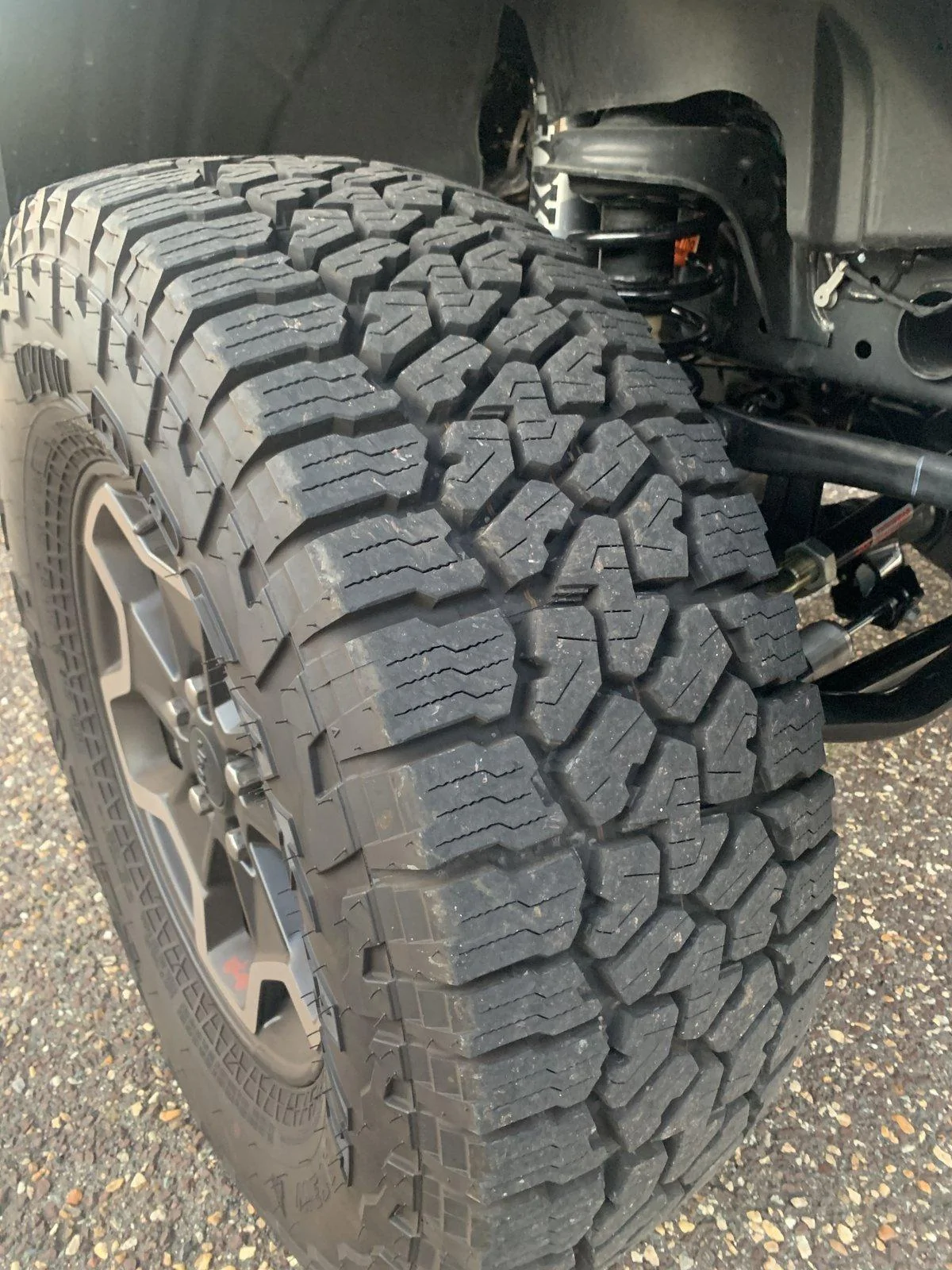 Jeep Gladiator Rubicon black takeoff wheels perfect condition 1038E5FA-0E68-4E76-BA0F-014225F39D64
