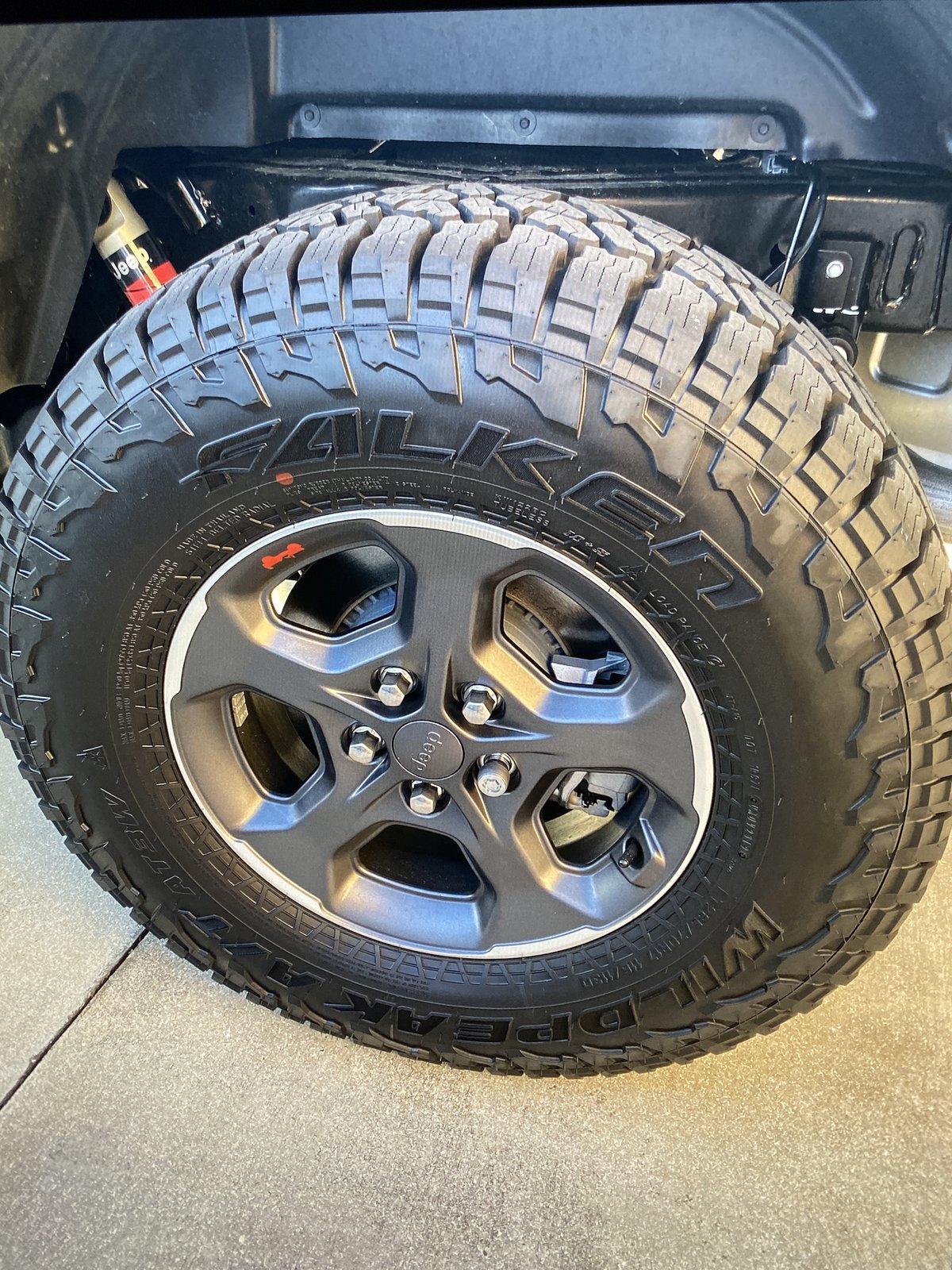 Jeep Gladiator 2020 Jeep Rubicon Gladiator OEM 17" Wheels and Tire package IMG_0268.JPG
