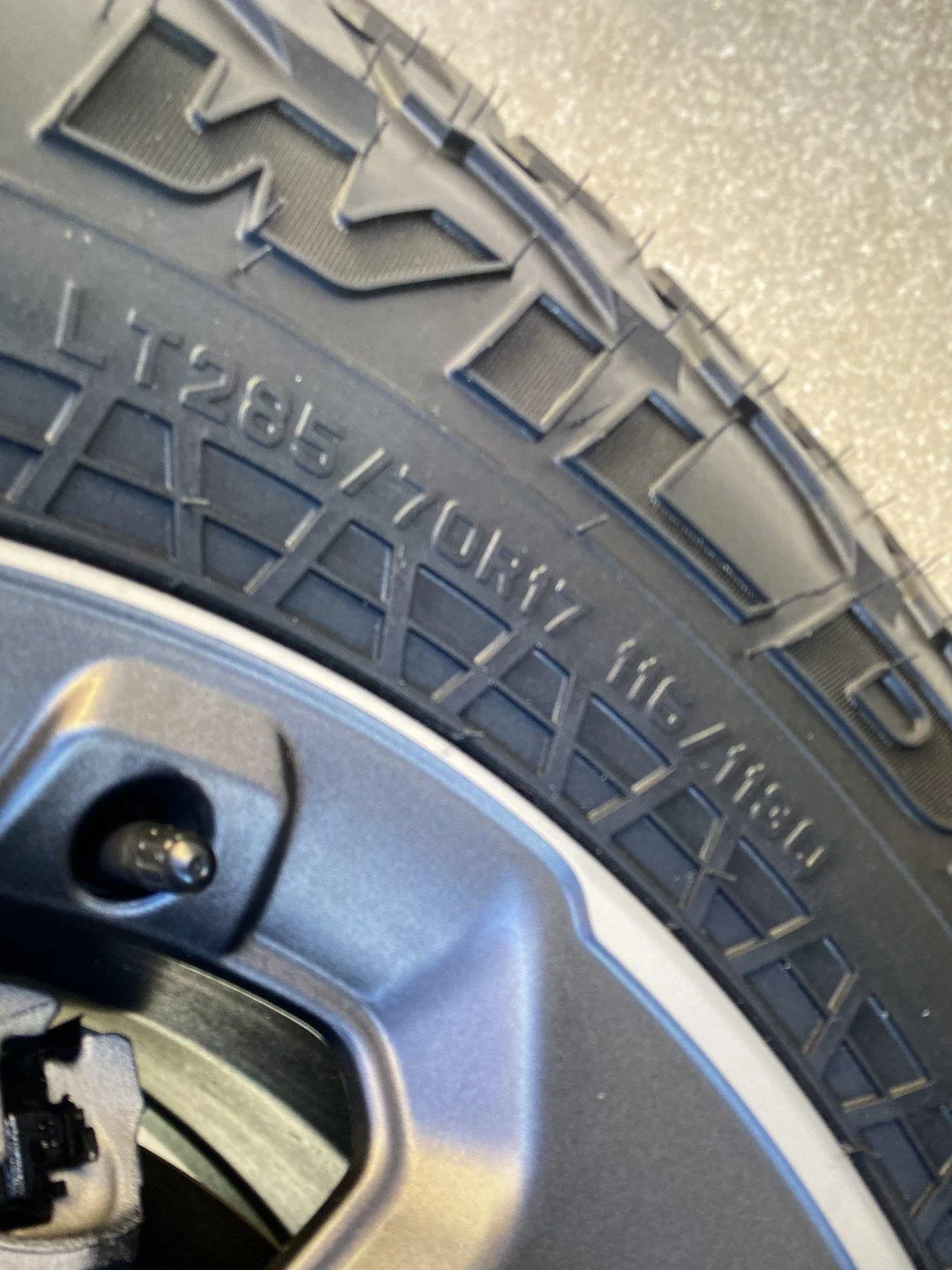 Jeep Gladiator 2020 Jeep Rubicon Gladiator OEM 17" Wheels and Tire package IMG_0267