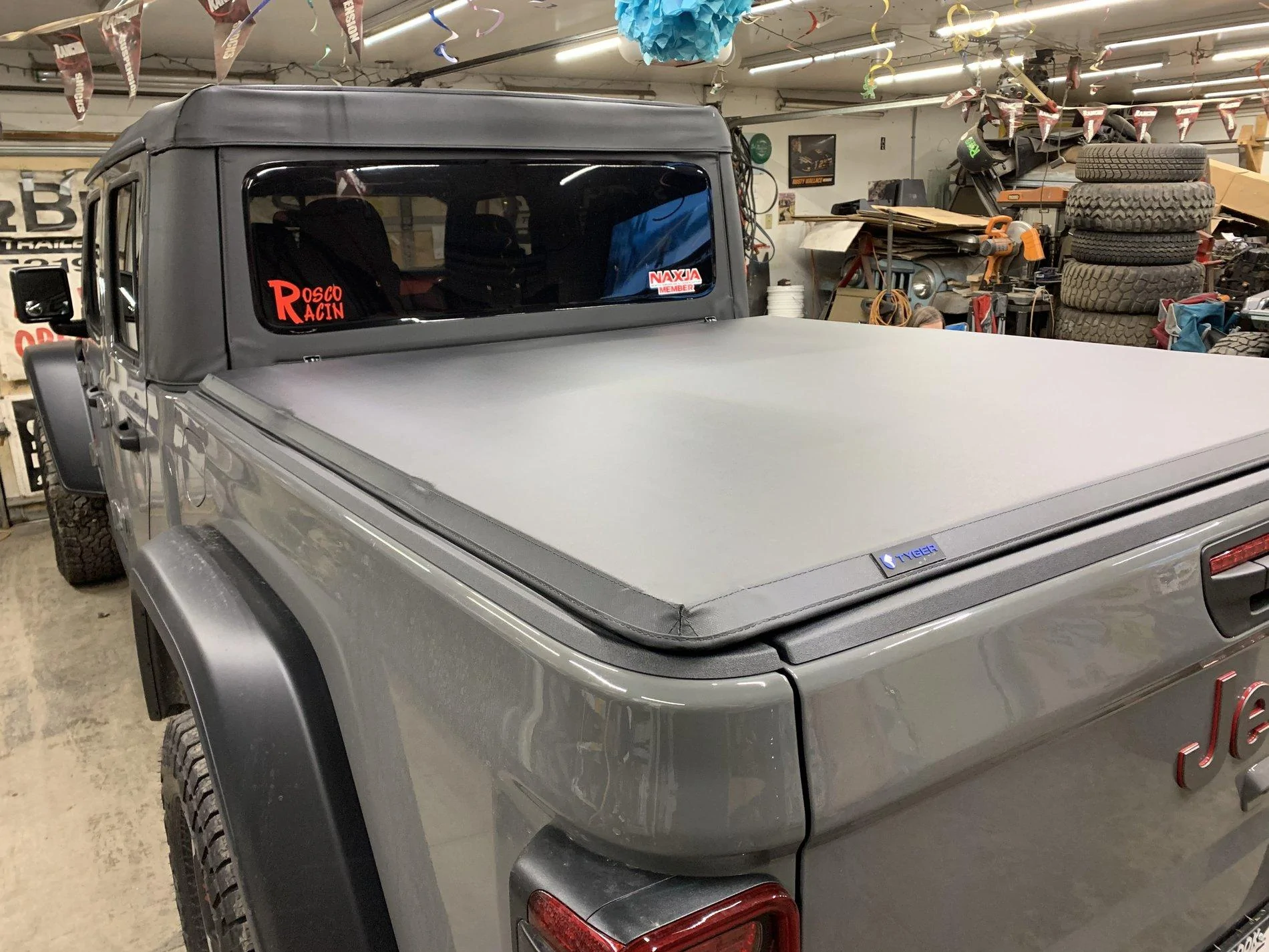 Jeep Gladiator Aftermarket Tonneau Covers? 28C94CE9-17F9-46BD-A1AA-8C7F635DA853