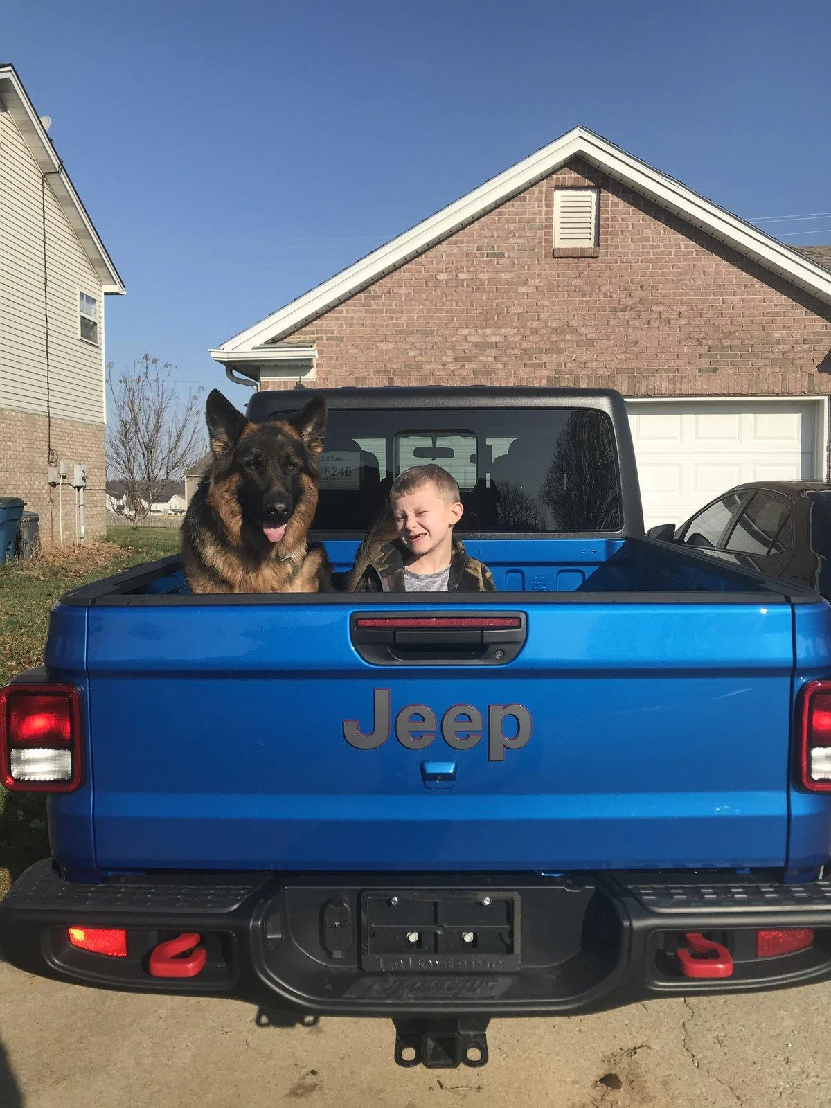 Jeep Gladiator Gladiator guards ...whose truck is it really? 8F3521C0-7536-4DBA-9248-510C2E3AEDE5