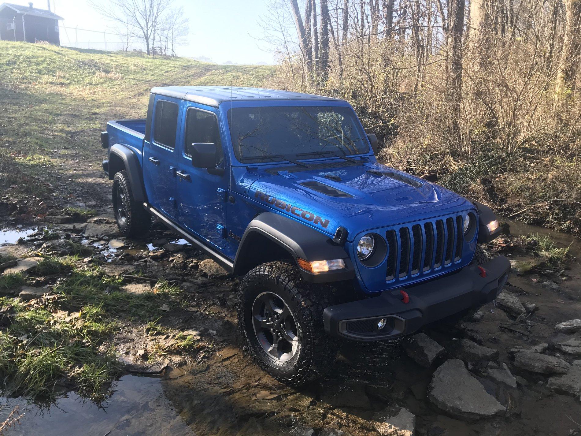 Jeep Gladiator Hydro Blue Rubicon with grey dash 3B07228D-6E0F-4A4E-AFB3-585840D20B2A