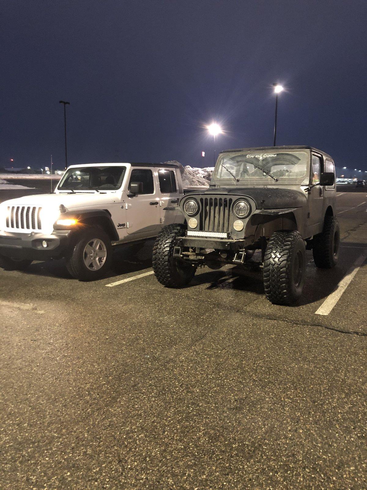 Jeep Gladiator Jeeps Parking Next To Jeeps AF852646-B808-47C6-819D-316623F2D11F