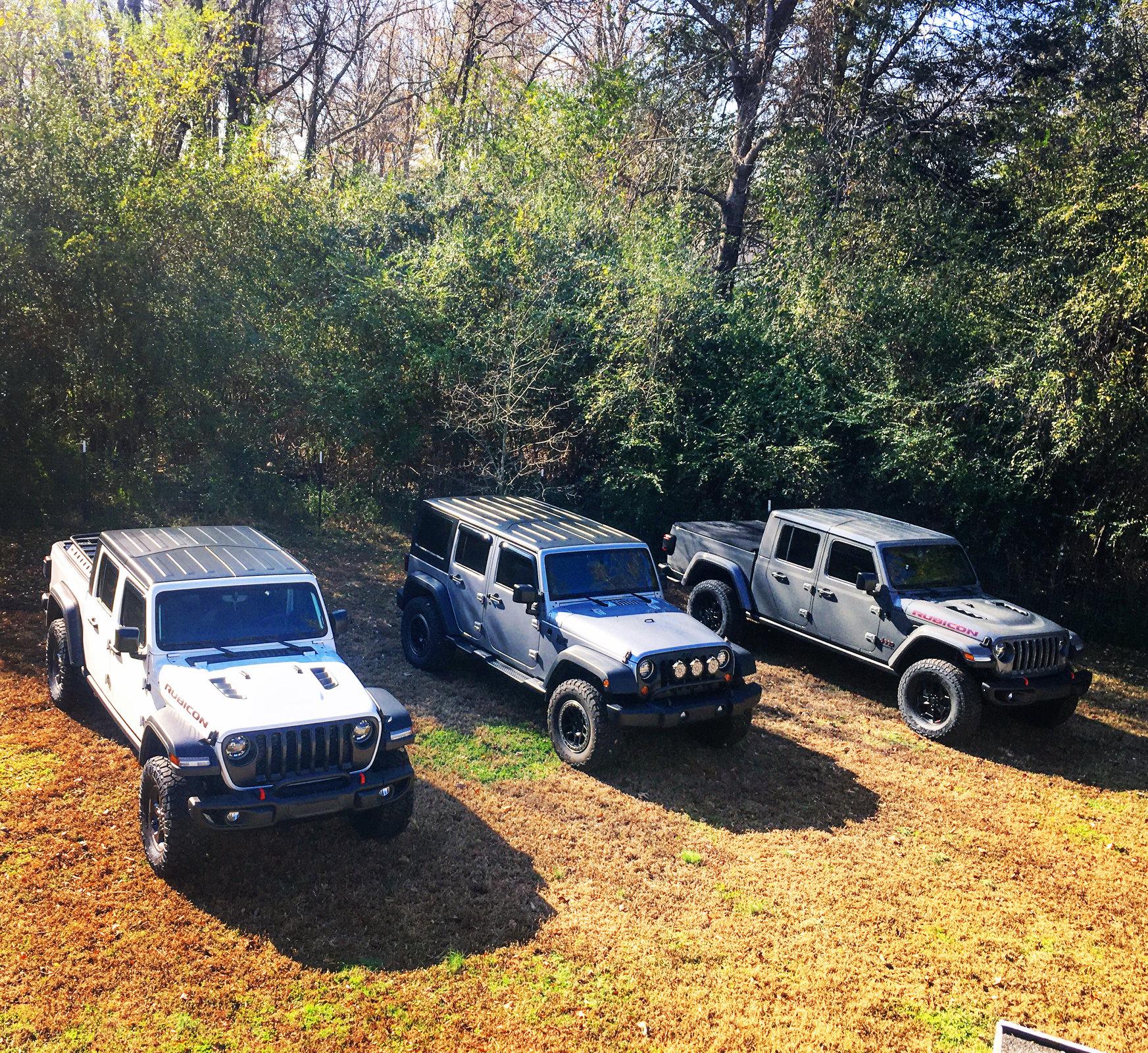 Jeep Gladiator Jeeps Parking Next To Jeeps 8BD114D6-236E-4507-B73A-272F4EAA4FBB