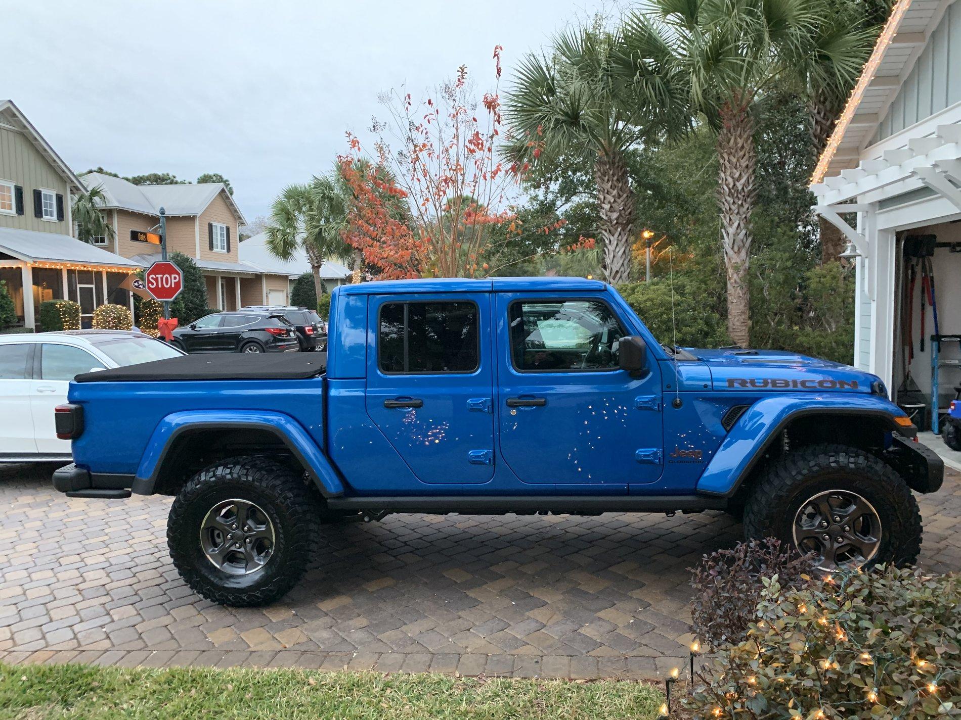 Jeep Gladiator HYDRO BLUE PEARL Gladiator JT Club A0503660-4E8C-4032-8332-776A5EA308CC