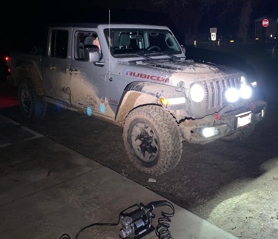Jeep Gladiator Help, cannot find aux switch wiring under hood xsdPuT
