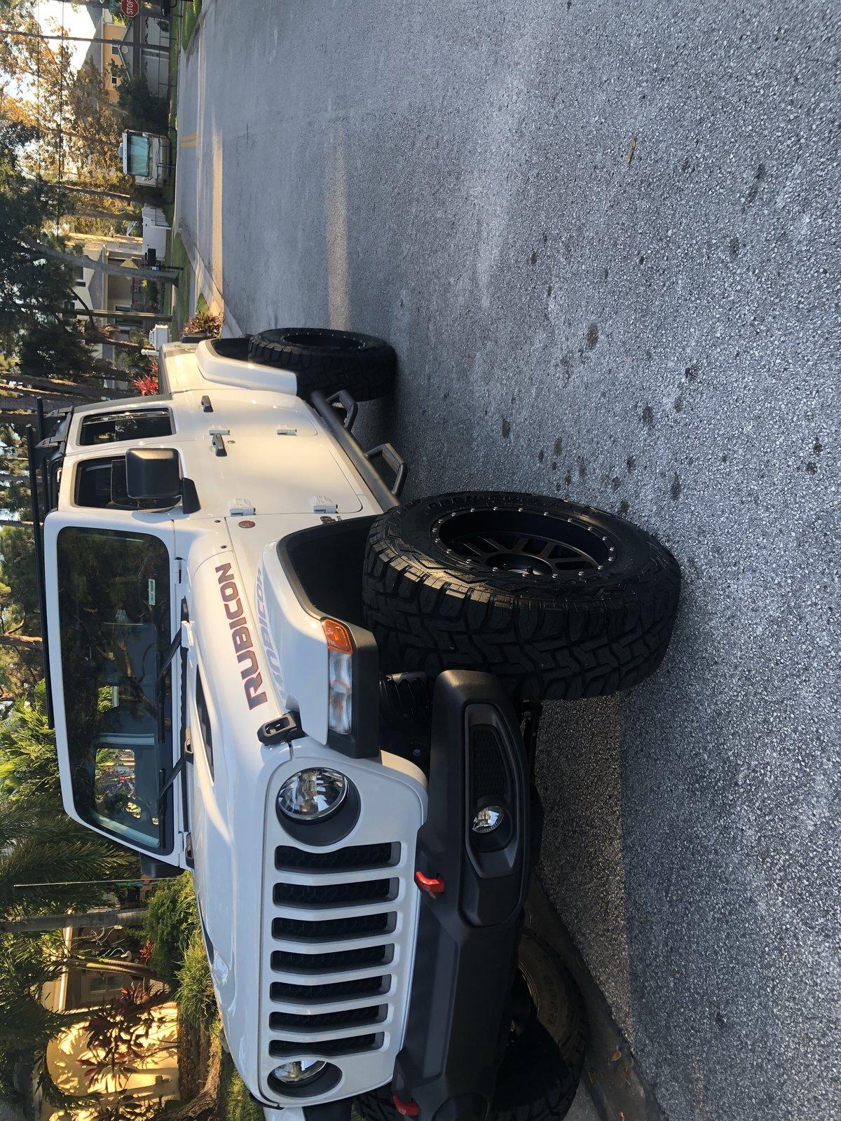 Jeep Gladiator 17" Jeep Gladiator Wheels and tires OEM take offs for sale 4D3AABF3-3E35-4472-A885-CFBB73C7327E