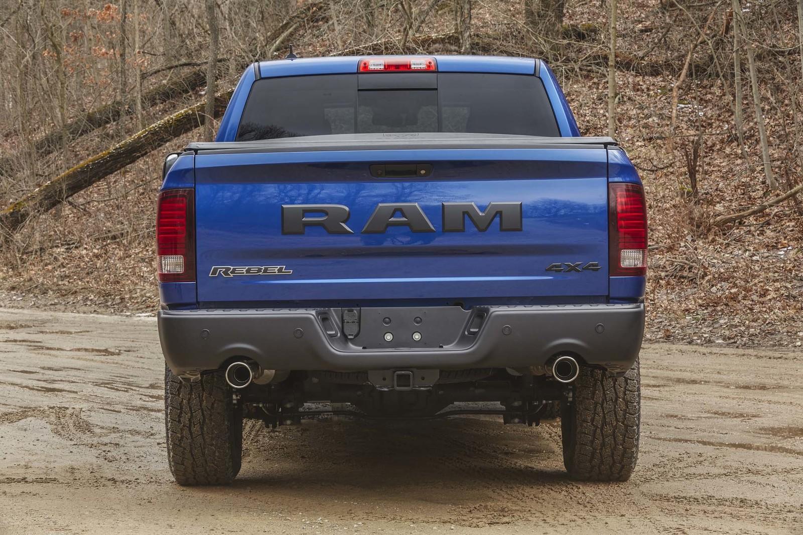 Jeep Gladiator JT spotted with new interior 2017-Ram-1500-Rebel-Blue-Streak-rear-end