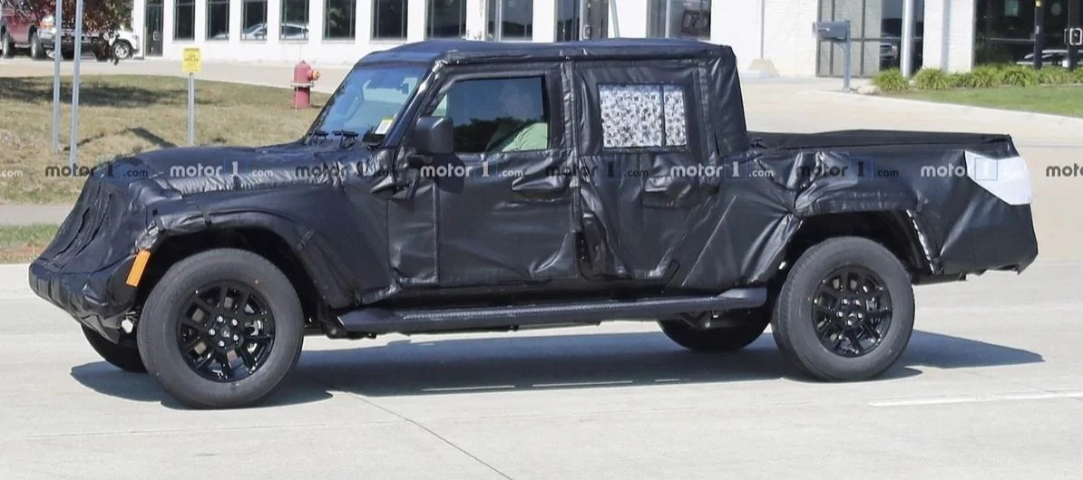 Jeep Gladiator JT spotted with new interior D859872B-80E1-4E1D-B451-28D4E71CE01E