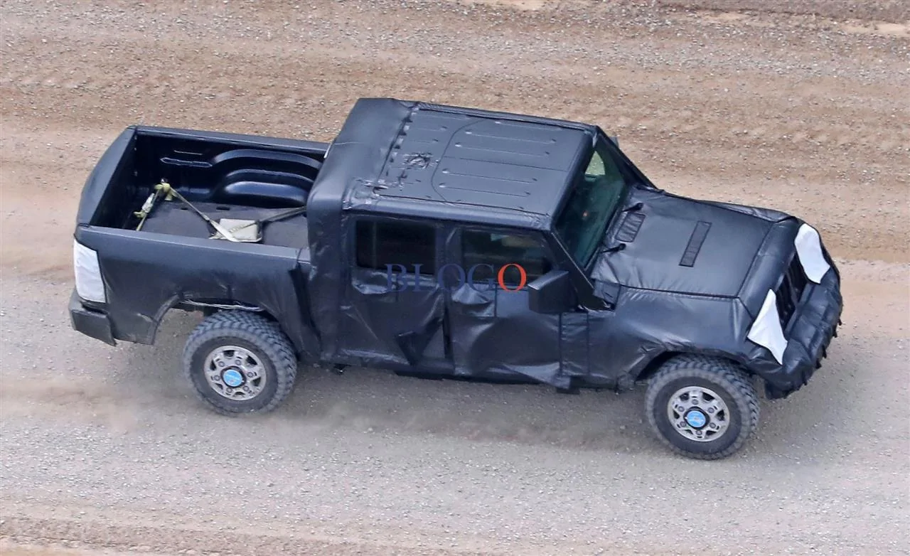 Jeep Gladiator Jeep Gladiator Pickup Truck (JT) Spy Pics and Videos! 6A02C2DF-F498-404B-956F-EE9138DF2227