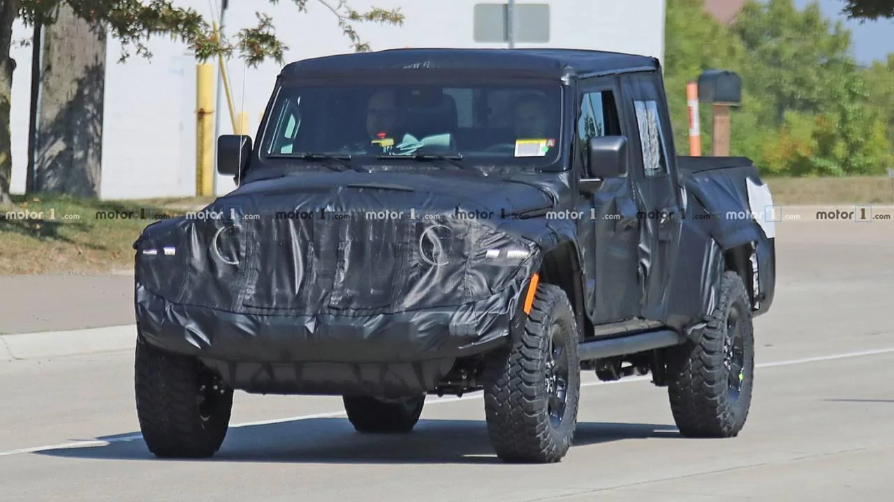 Jeep Gladiator Jeep Gladiator Pickup Truck (JT) Spy Pics and Videos! 826524D3-1CEB-4DA6-83FA-7B792DF1E838