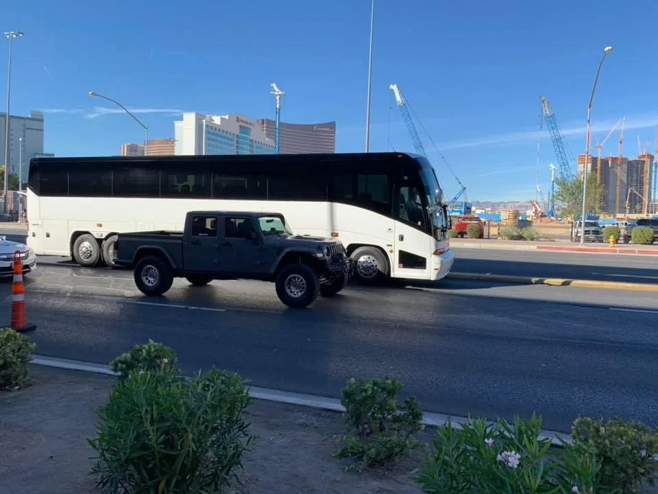 Jeep Gladiator New spy shot JT_SEMA