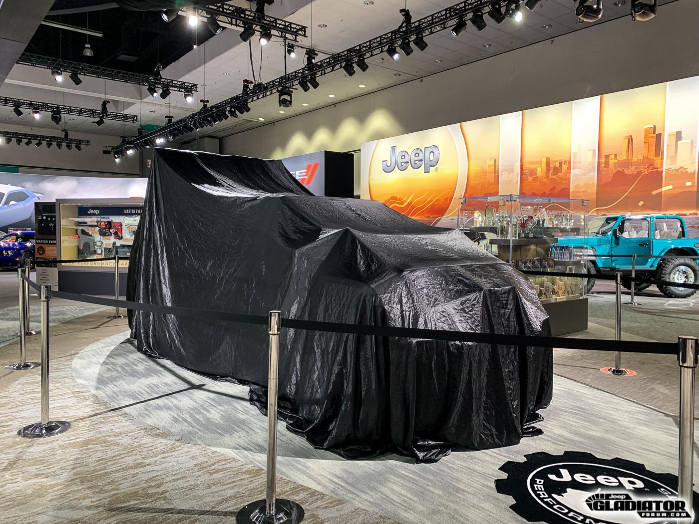 Jeep Gladiator JGF Live Coverage: 2020 Jeep Gladiator Debut from the LA Auto Show! 2019-Jeep-Gladiator-JT-Pickup-Debut-LA-Auto-Show-2