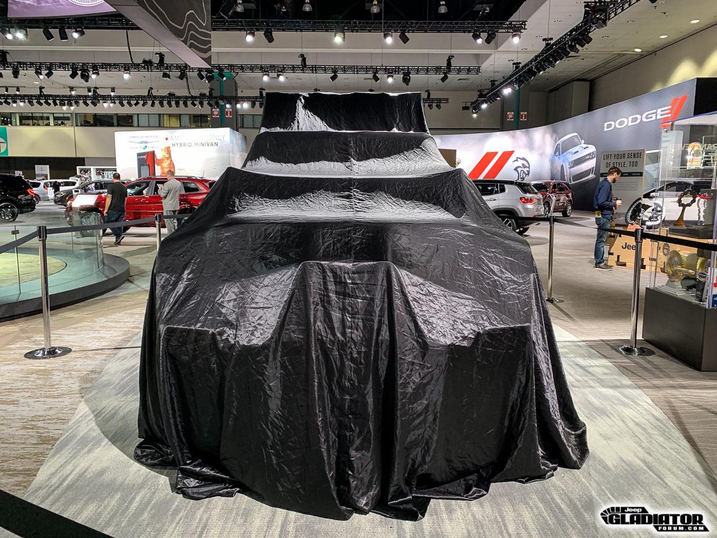 Jeep Gladiator JGF Live Coverage: 2020 Jeep Gladiator Debut from the LA Auto Show! 2019-Jeep-Gladiator-JT-Pickup-Debut-LA-Auto-Show-3