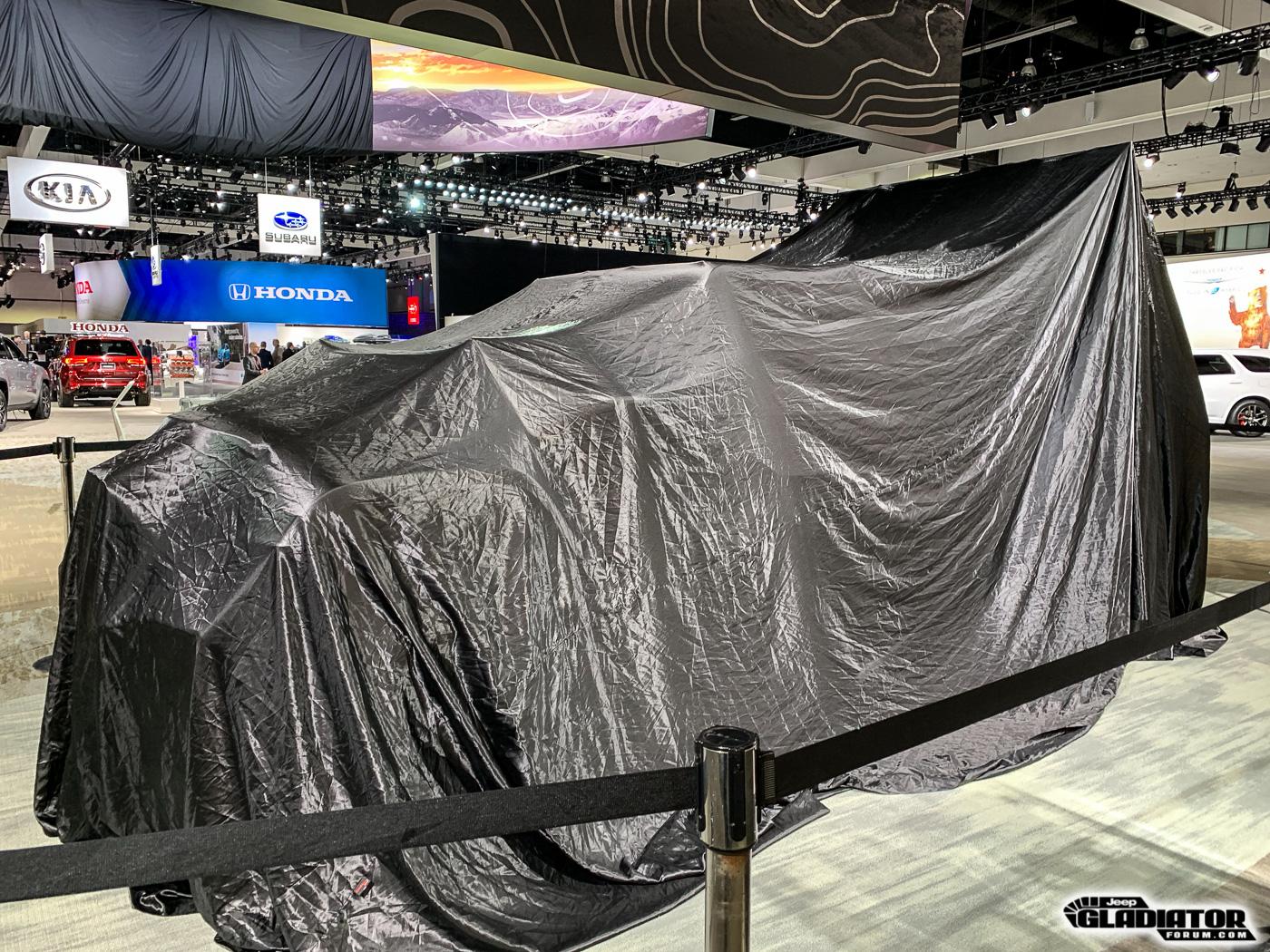 Jeep Gladiator JGF Live Coverage: 2020 Jeep Gladiator Debut from the LA Auto Show! 2019-Jeep-Gladiator-JT-Pickup-Debut-LA-Auto-Show-4
