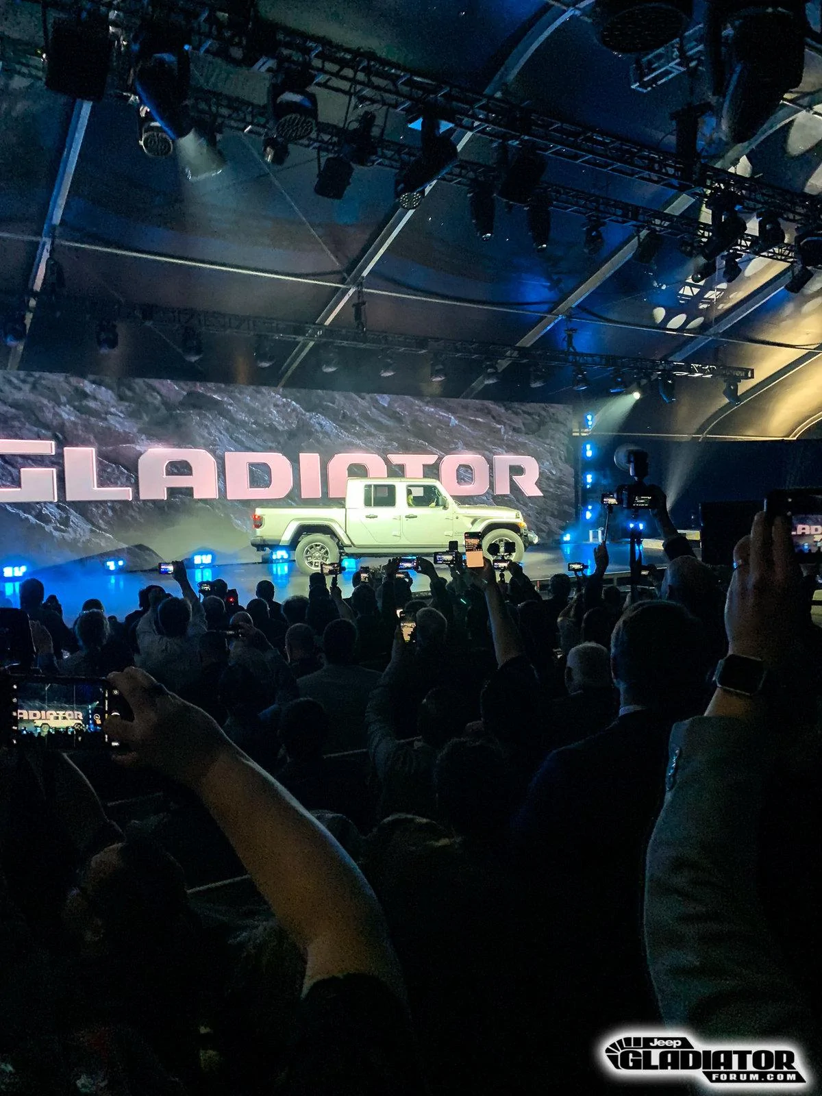Jeep Gladiator JGF Live Coverage: 2020 Jeep Gladiator Debut from the LA Auto Show! 2020-Jeep-Gladiator-JT-Pickup-Revealed-LA-Auto-Show-1