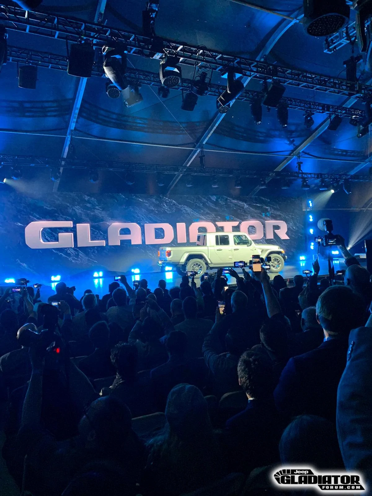 Jeep Gladiator JGF Live Coverage: 2020 Jeep Gladiator Debut from the LA Auto Show! 2020-Jeep-Gladiator-JT-Pickup-Revealed-LA-Auto-Show-2