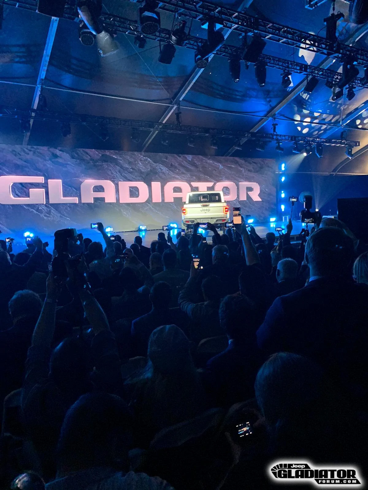 Jeep Gladiator JGF Live Coverage: 2020 Jeep Gladiator Debut from the LA Auto Show! 2020-Jeep-Gladiator-JT-Pickup-Revealed-LA-Auto-Show-3