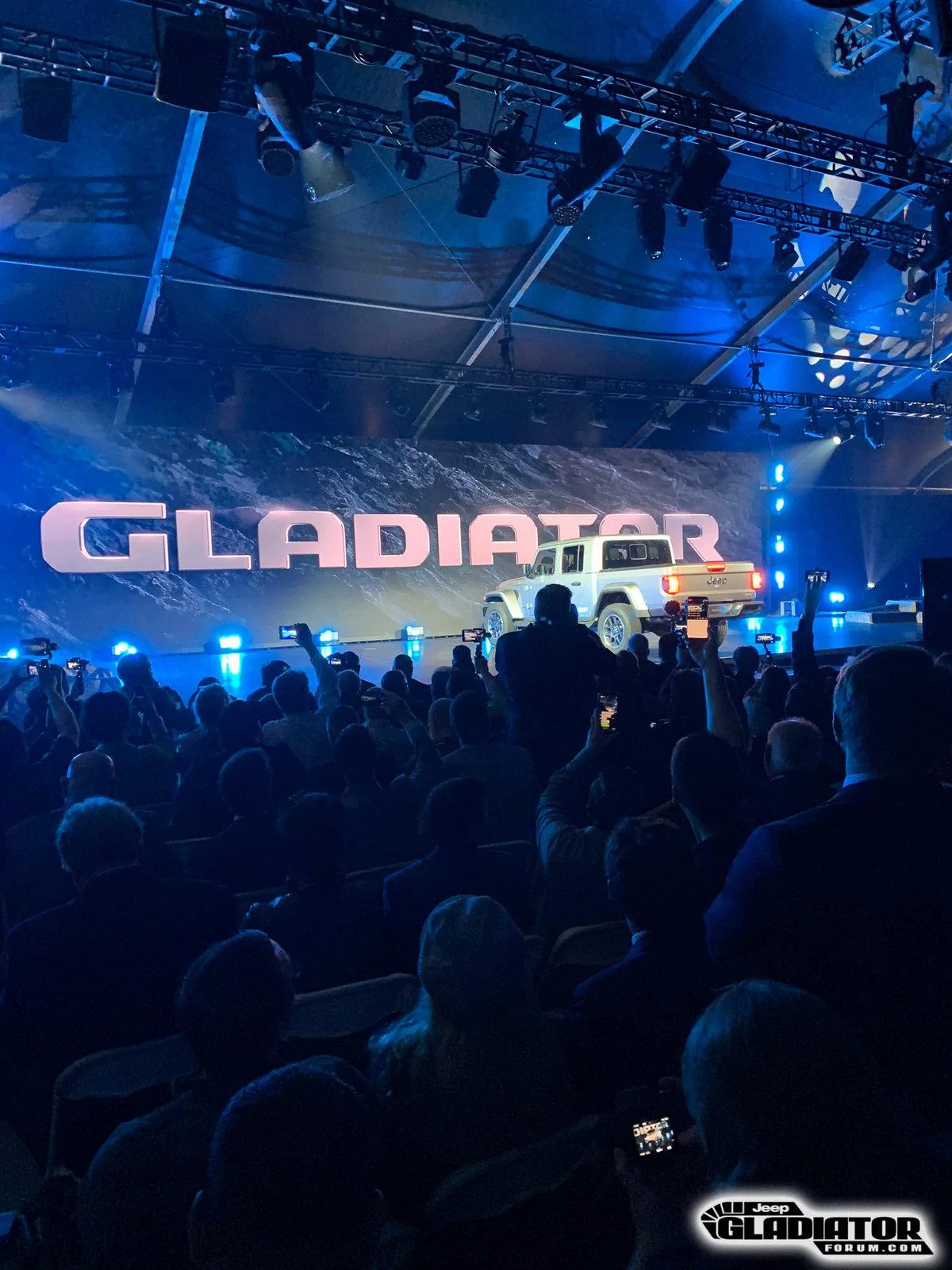 Jeep Gladiator JGF Live Coverage: 2020 Jeep Gladiator Debut from the LA Auto Show! 2020-Jeep-Gladiator-JT-Pickup-Revealed-LA-Auto-Show-4