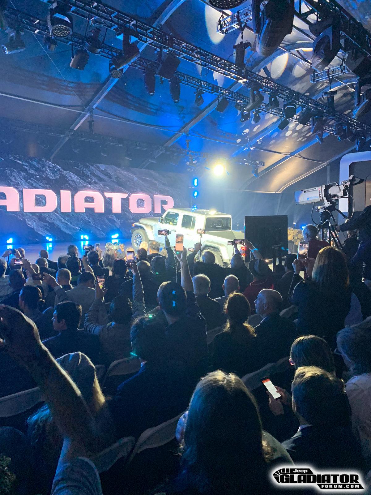 Jeep Gladiator JGF Live Coverage: 2020 Jeep Gladiator Debut from the LA Auto Show! 2020-Jeep-Gladiator-JT-Pickup-Revealed-LA-Auto-Show-5