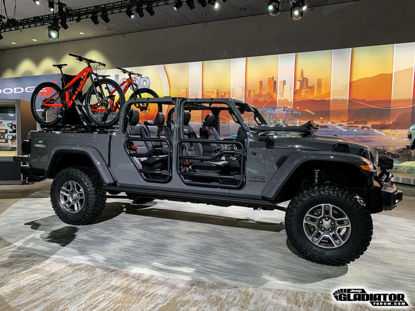Jeep Gladiator Mopar Accessorized 2020 Jeep Gladiator (in Sting Gray) 2020-Jeep-Gladiator-JT-Pickup-Mopar-Accessories-LA-Auto-Show-1